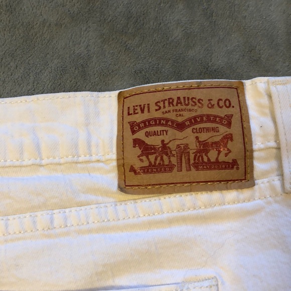 White Levi mid-rise shorts size 14 / 32 - Picture 4 of 8